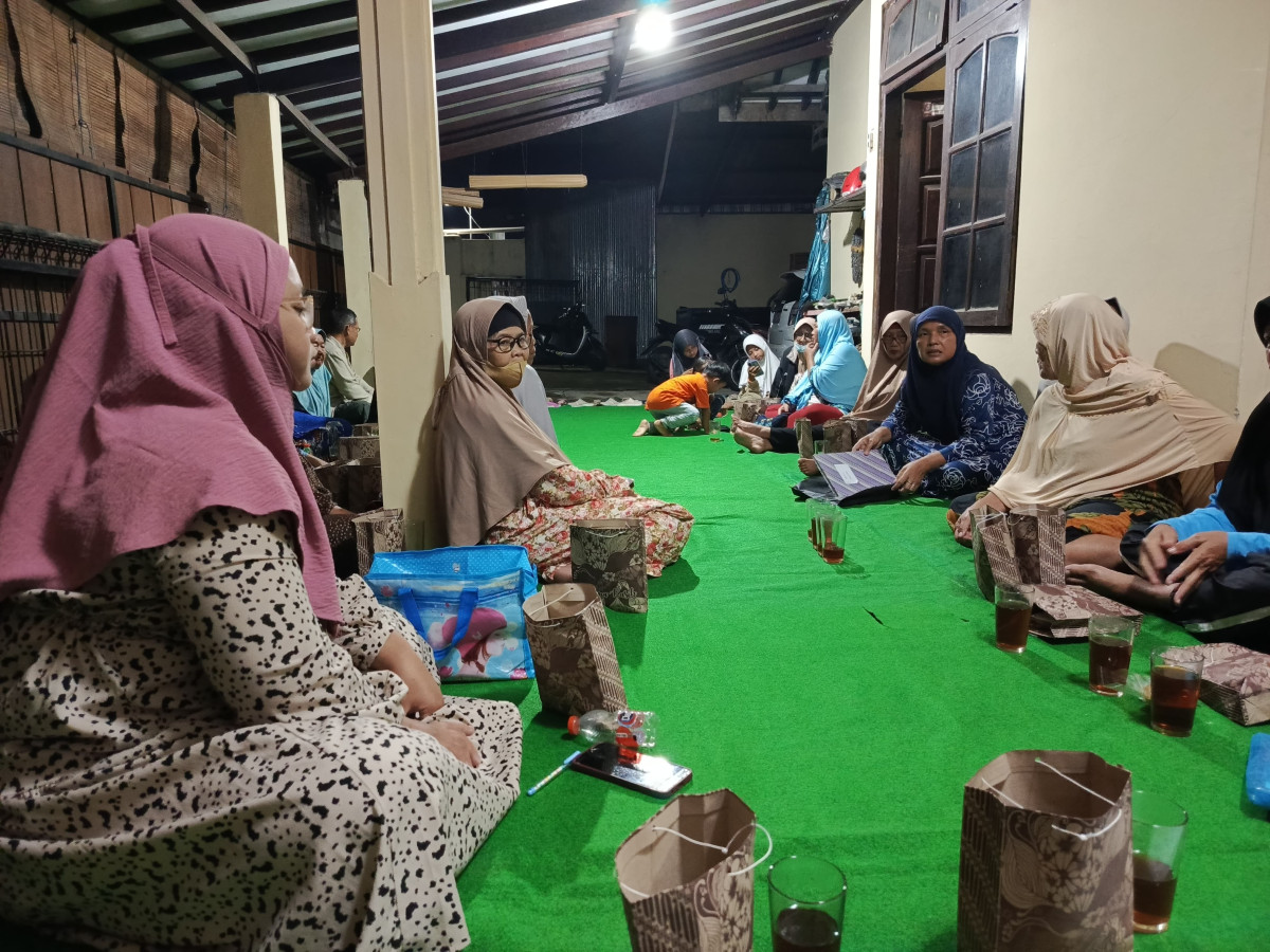 Pertemuan dasawisma rt 4 dusun jetis