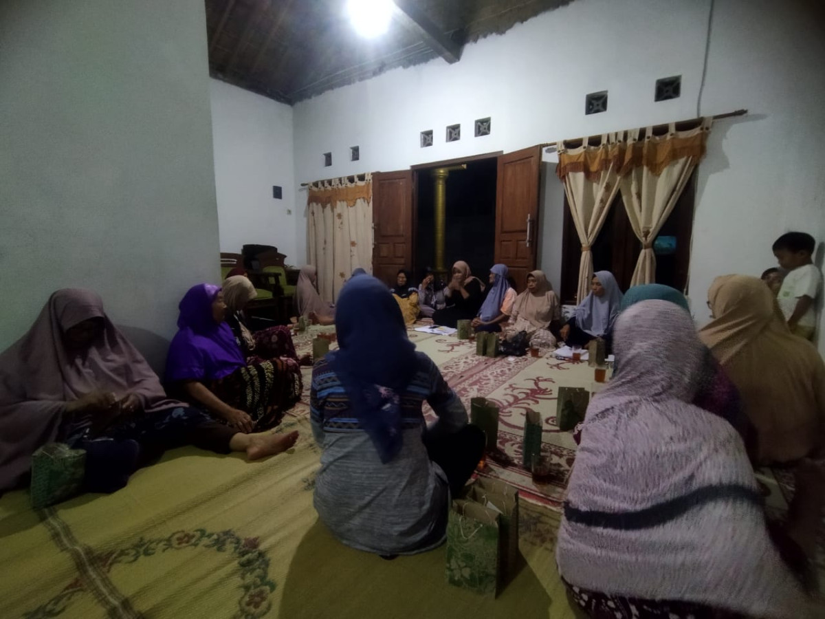 Pertemuan dasawisma rt 4 jetis