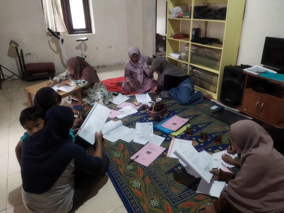 Pengerjaan laporan dasawiama rt 4 jetis