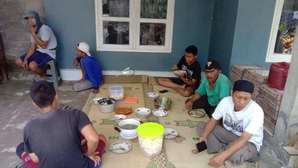 Gotong royong bersih bersih jln gang rt 3 dusun jetis