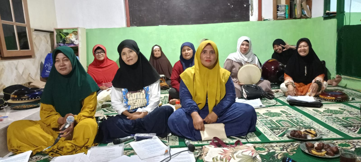 Latihan rutin hadroh Al Hasanah jetis