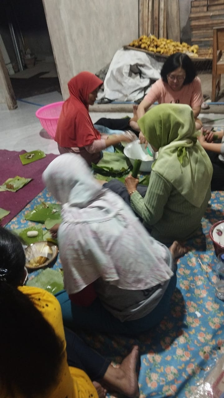 Kearifan lokal rewang di hajatan pernikahan warga Jetis