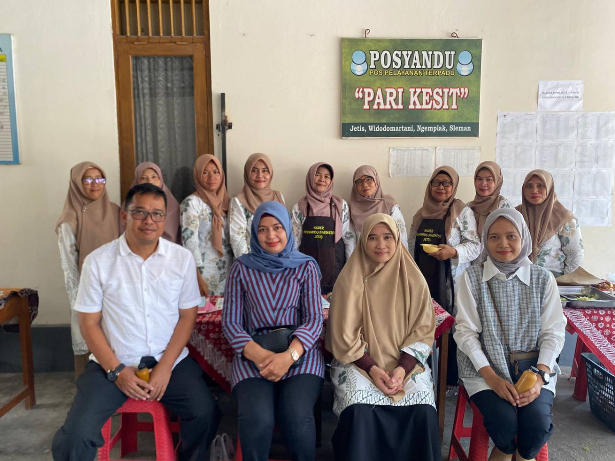 Kunjungan ketua pkk kalurahan Widodomartani ke posyandu Parikesit jetis