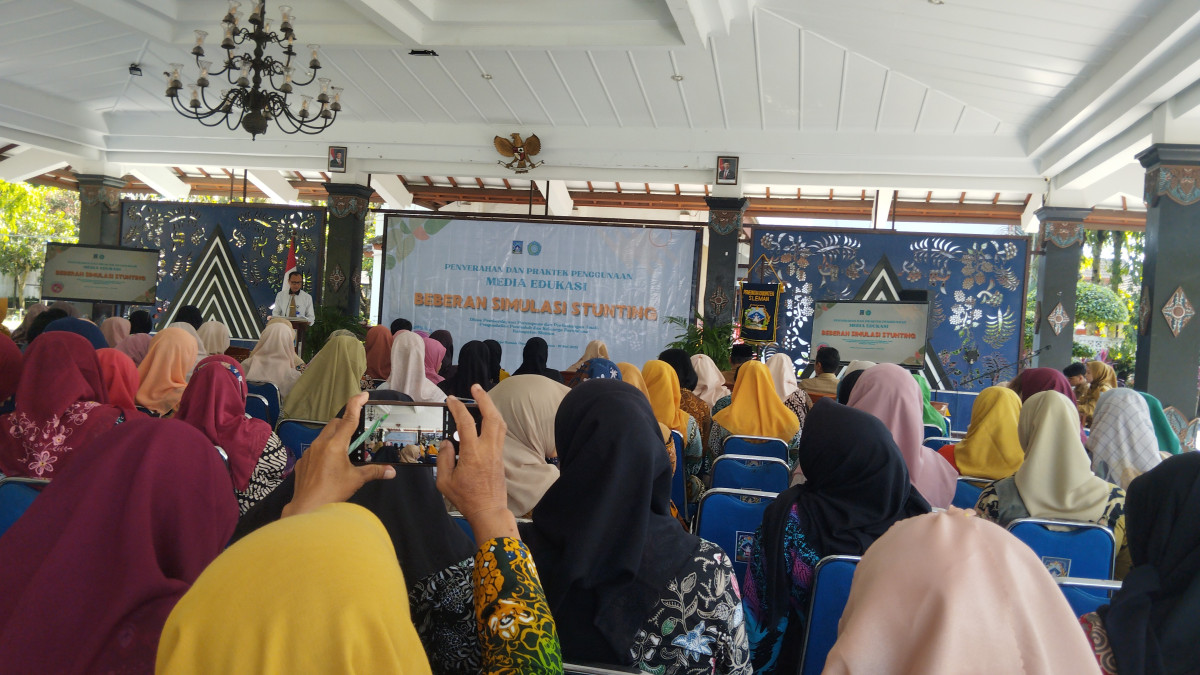 Penyerahan dan praktek simulasi beneran stunting pkk dan kader bkb jetis