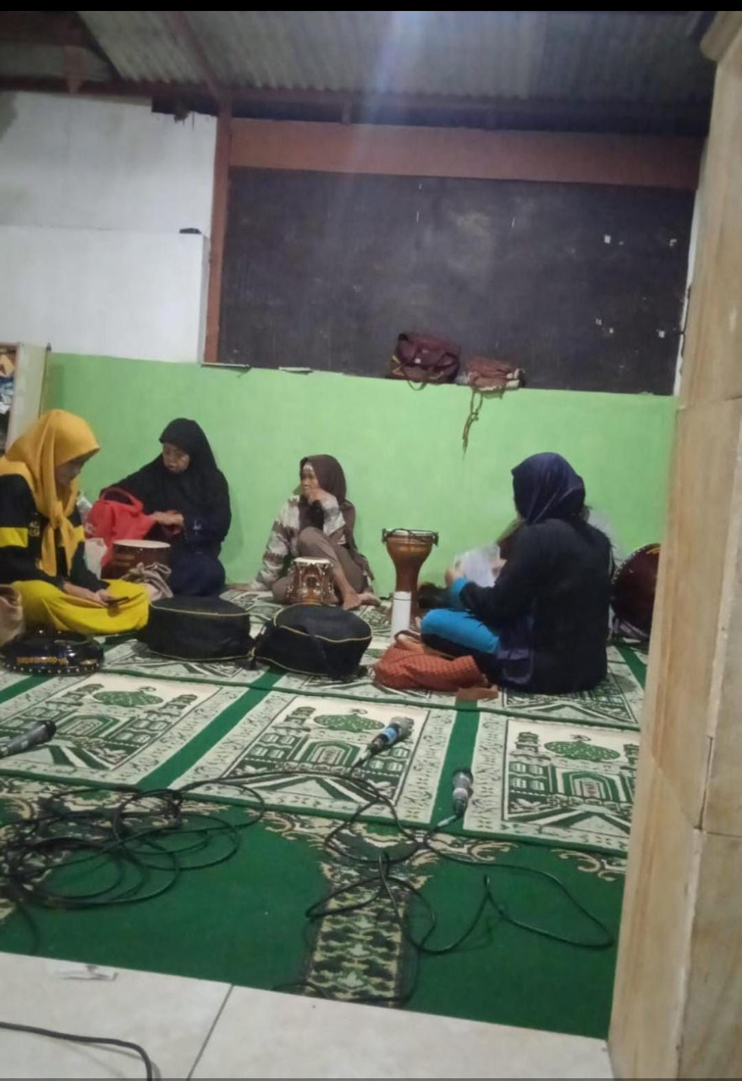 Latihan rutin hadroh Al Hasanah jetis