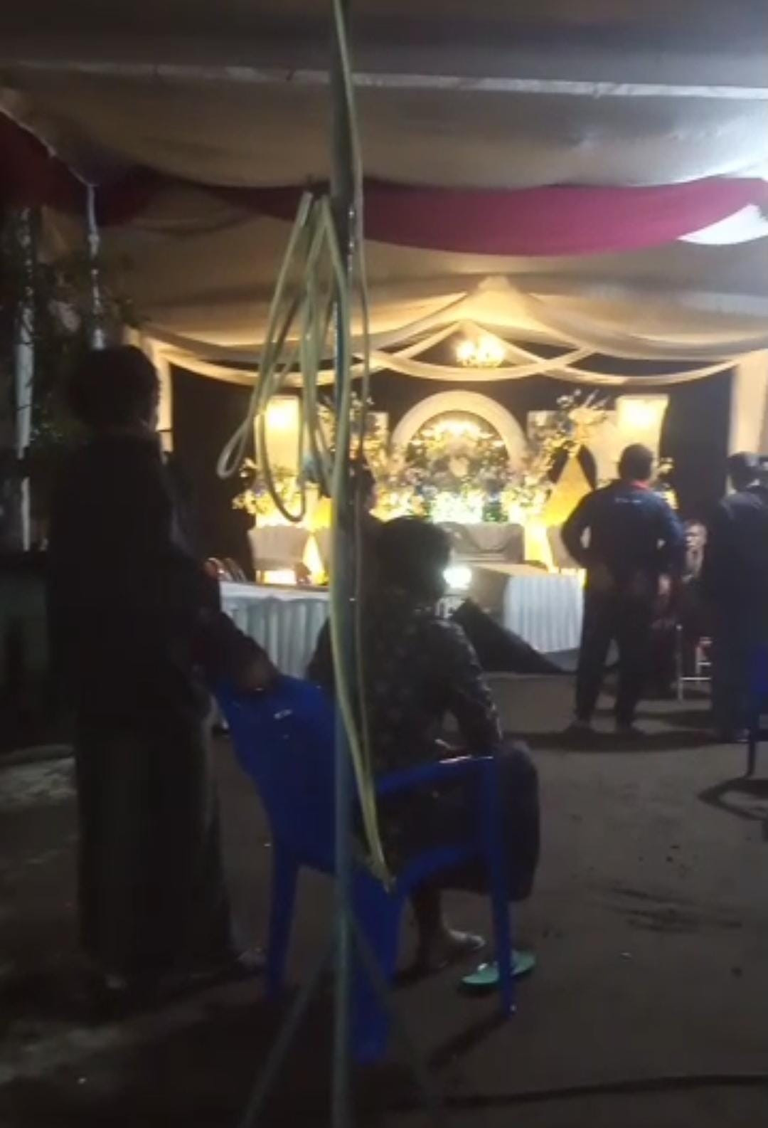 Gotong royong persiapan hajatan warga jetis