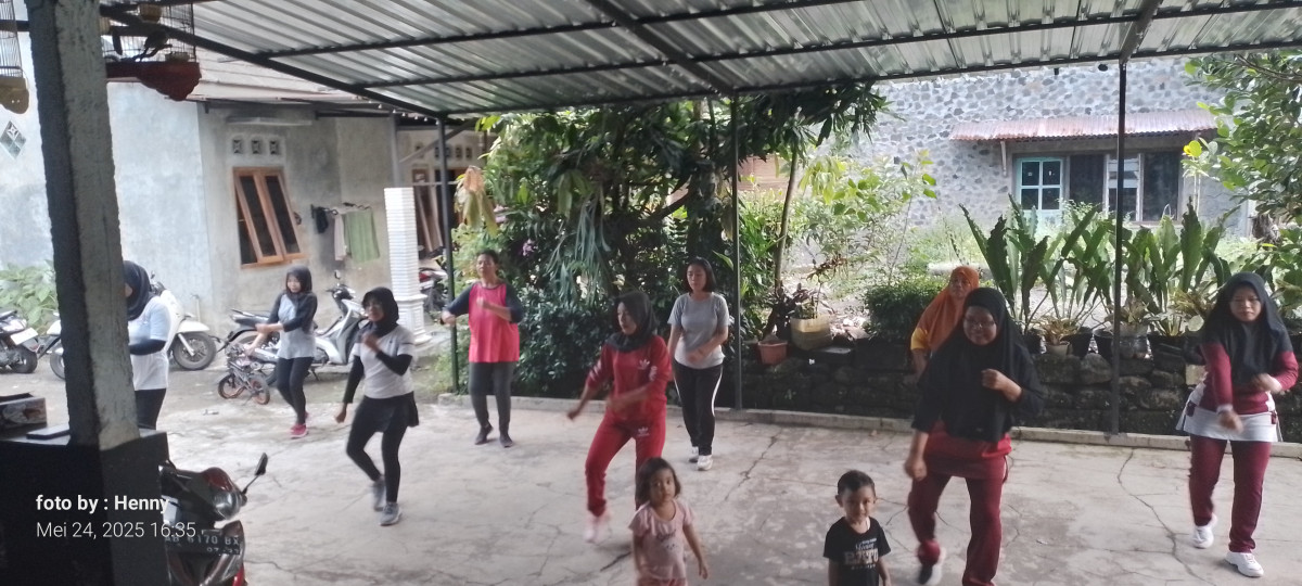 Instruktur senam di Tegal Jaten Bimomartani(Dalem)