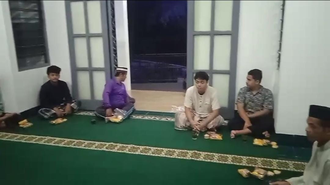 Kajian rutin minggu pagi di mushola Al Kami jetis