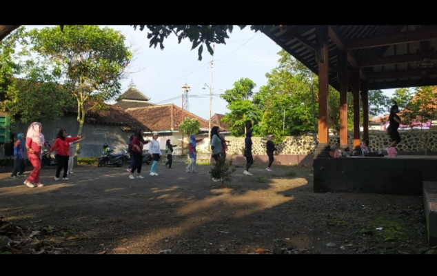 Senam pagi sesi 1 ( ngalian )