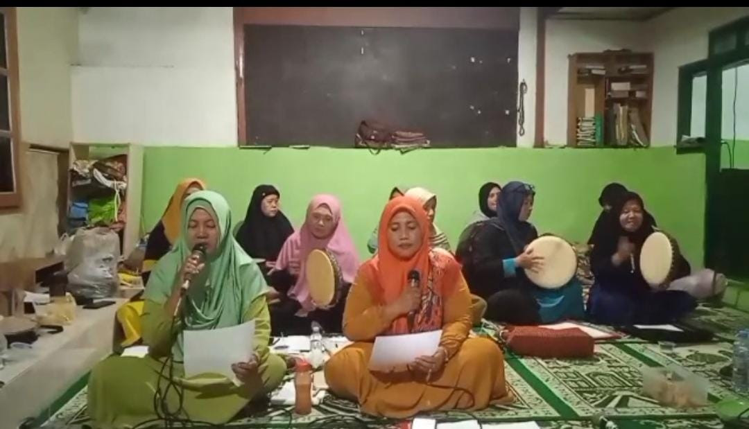 Latihan rutin hadroh Al Hasanah jetis