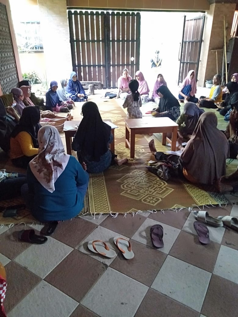 Pertemuan PKK dusun ( Karanganyar)
