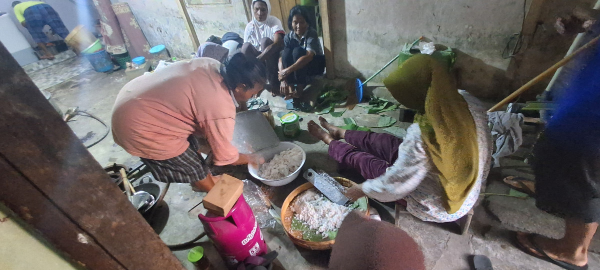 Guyup rukun rewang dipadukuhan kemasan