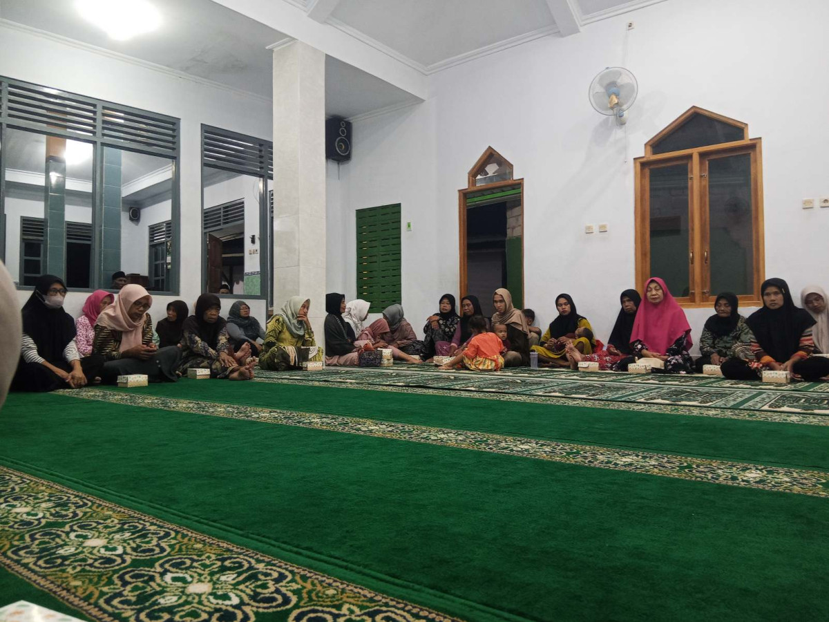 Pengajian rutin malam Minggu pon di dusun jimat