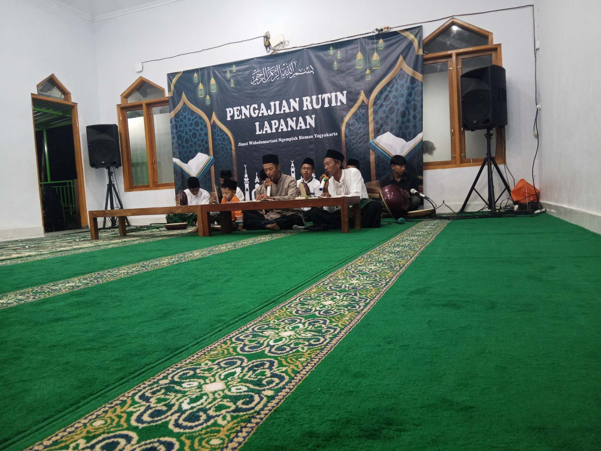 Pengajian rutin malam Minggu Pon