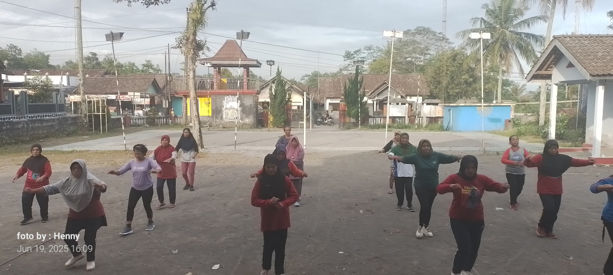 Instruktur senam di Kopeng Cangkringan(Dalem)