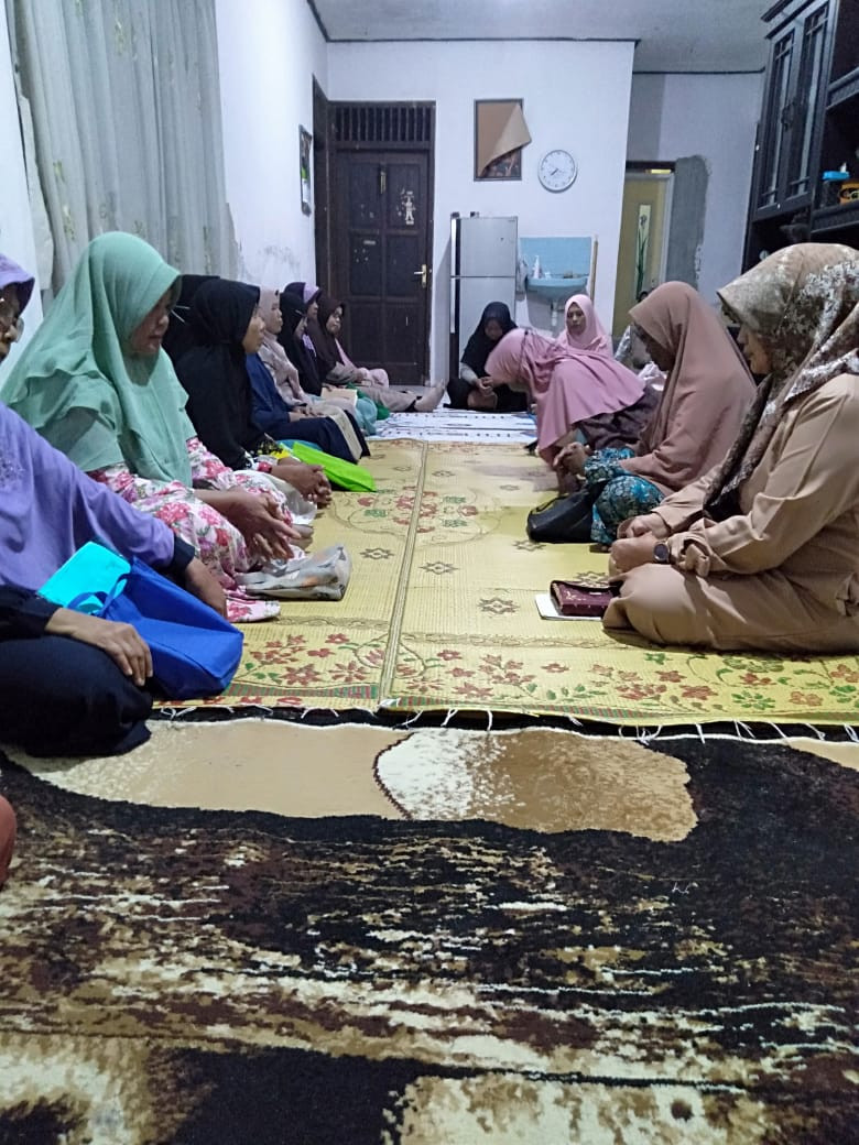 Amalan surat yasin dirumah ibu Hermin ( Karanganyar)