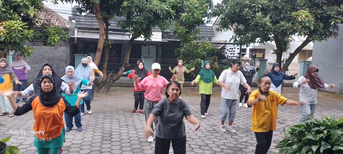Instruktur senam di Sorogen 2(Dalem)