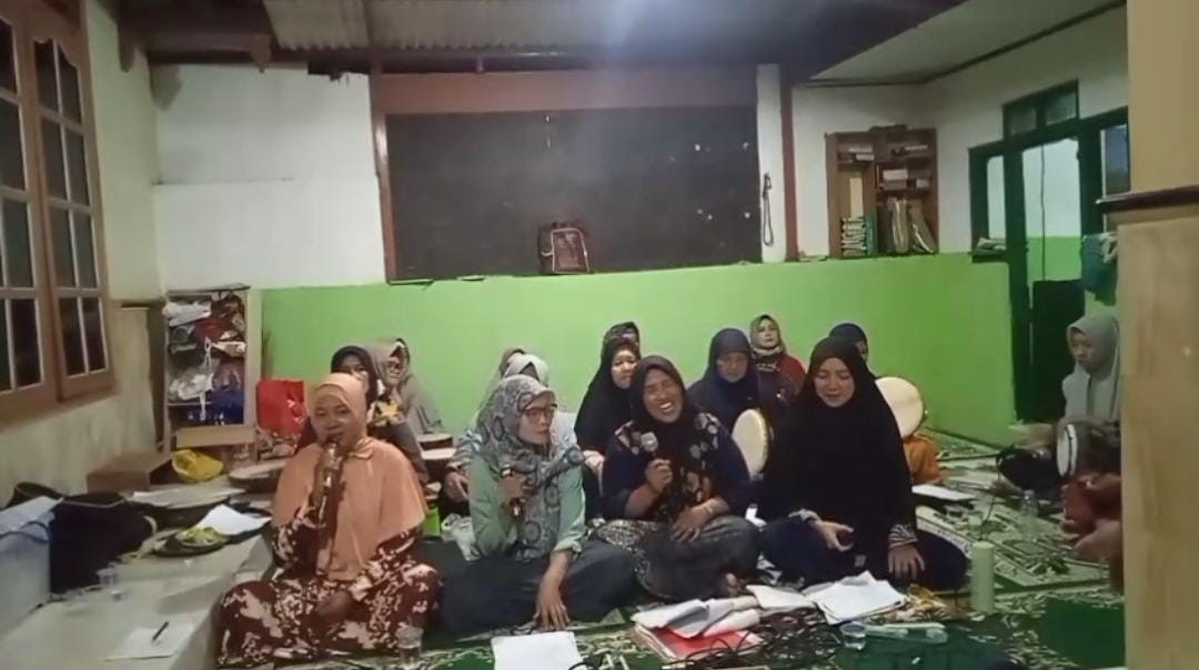 Latihan rutin hadroh Al Hasanah jetis
