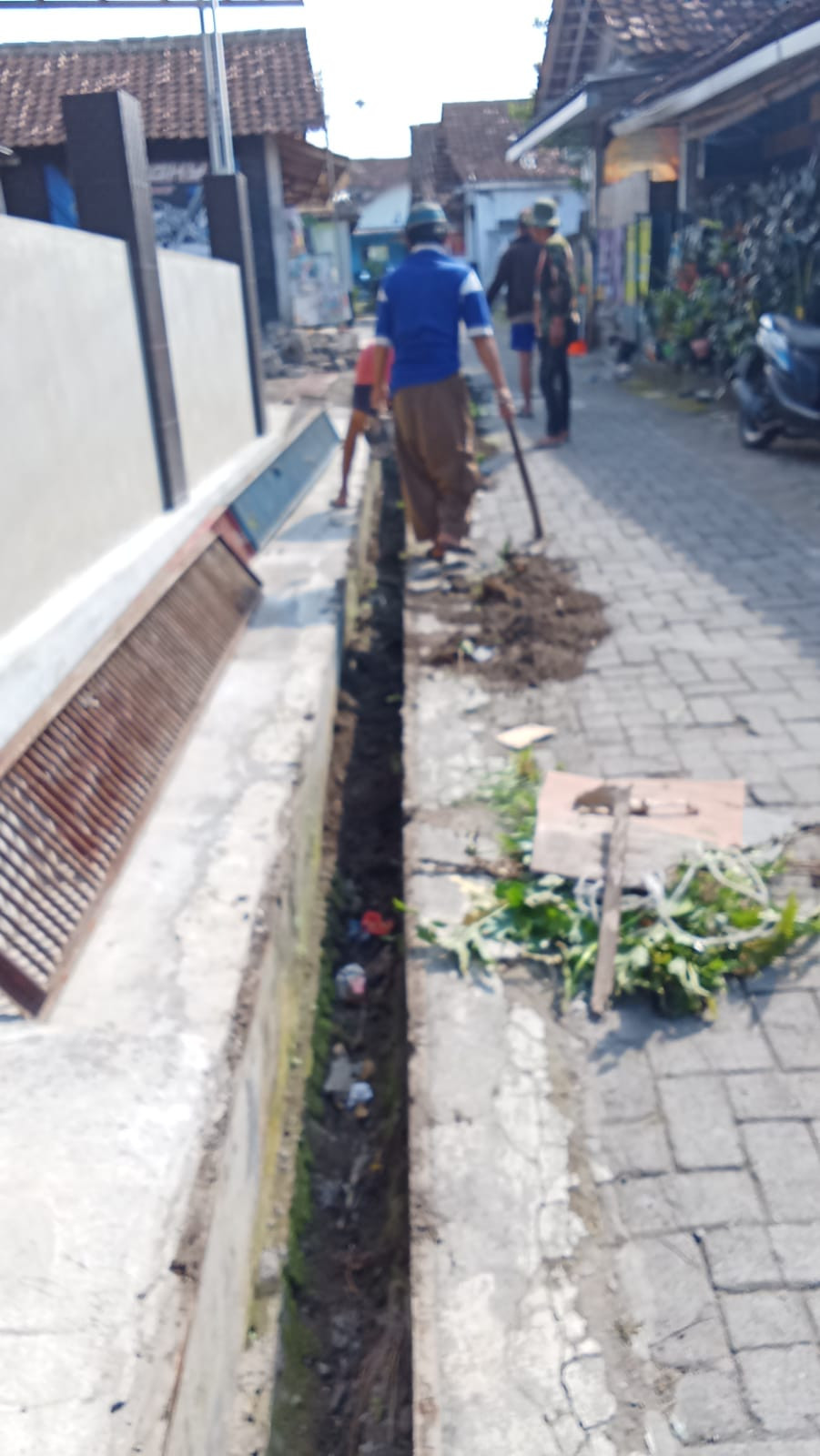 Kerja bakti bapak bapak rt 3 jetis