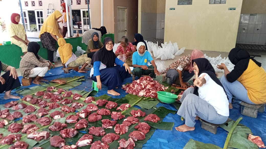 Pembagian hewan korban padukuhan Blambangan