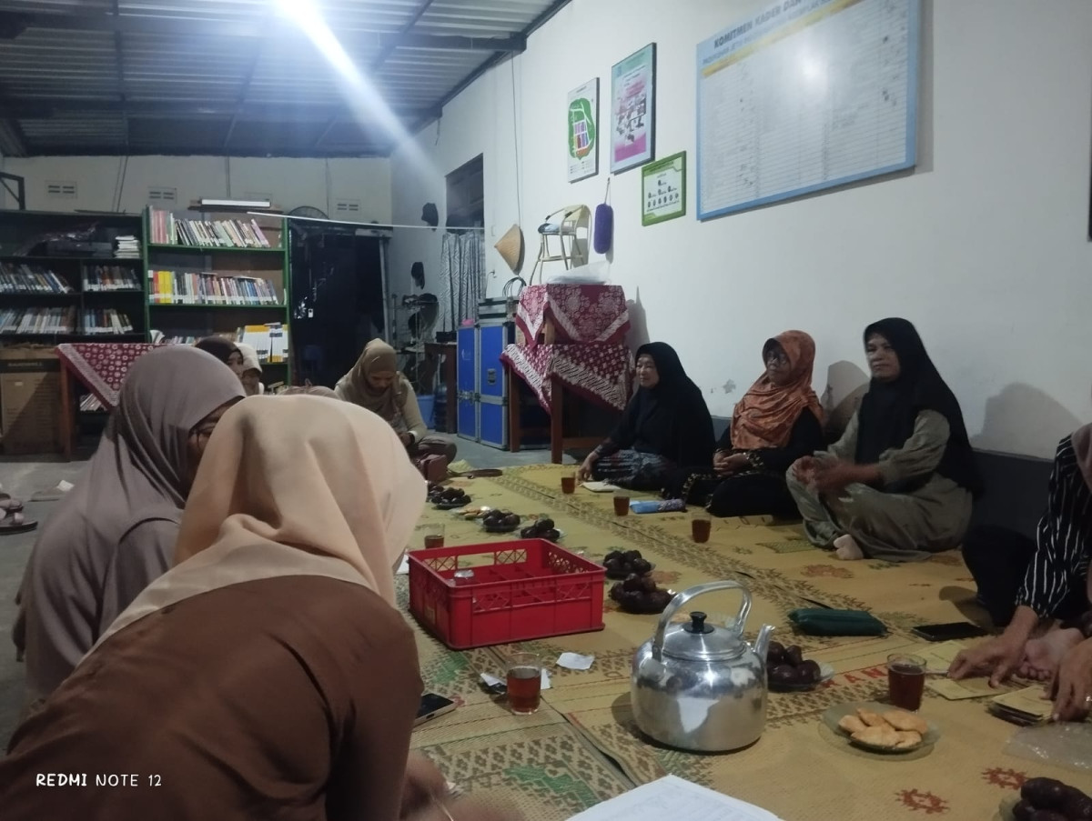 Pertemuan pkk rutin dusun jetis