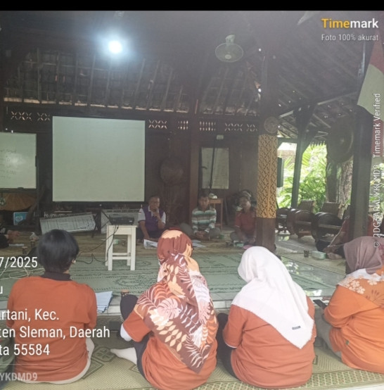 Kunjungan petani dikelompok tani ( ngalian )