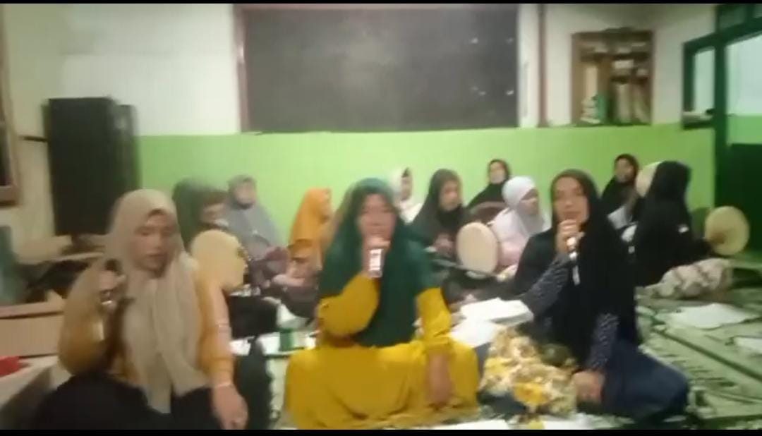 Latihan rutin hadroh Al Hasanah jetis