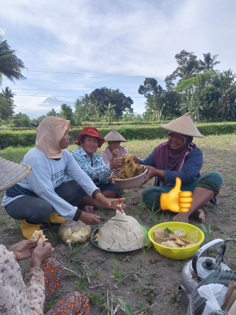 Syukuran panen ( ngalian )