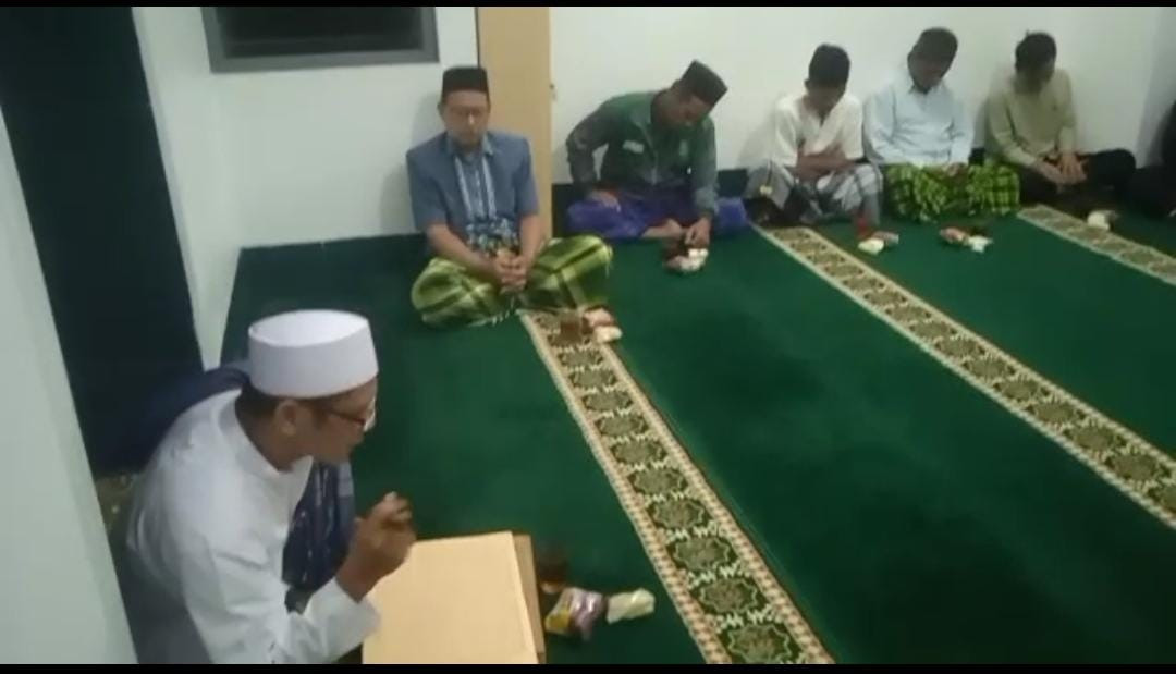 Kajian rutin ahad pagi mushola Al Kami Jetis