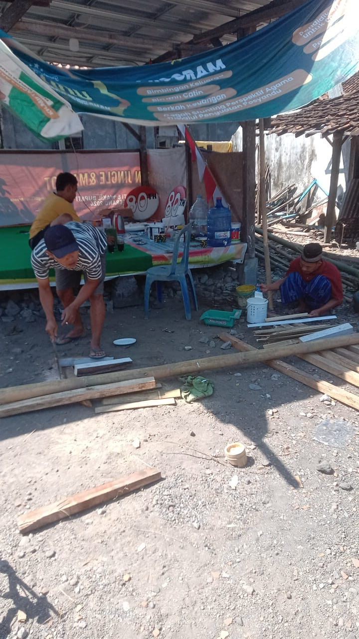 Gotong-royong warga rt 2 jetis