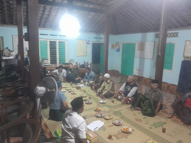 Pertemuan bapak-bapak malam selasa kliwon dusun jangkang