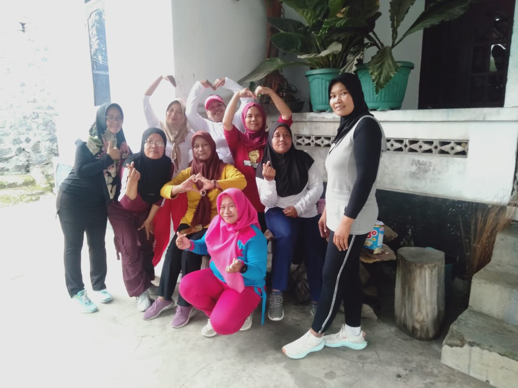 Instruktur senam di Tegal Jaten Bimomartani(Dalem)