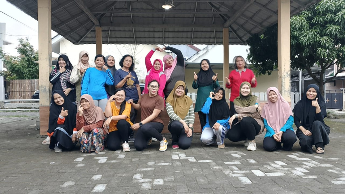 Instruktur senam di Perum Wahana Praja (Dalem)