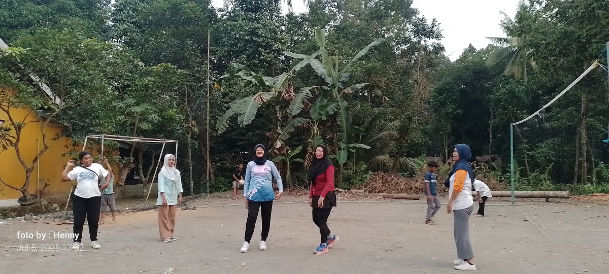 Instruktur senam di Guling Cangkringan(Dalem)