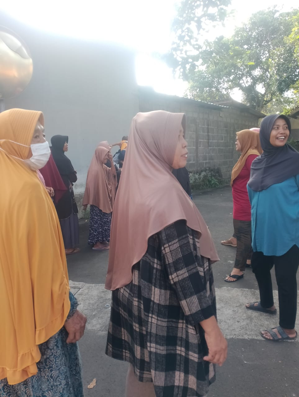 Bezuk warga pulang dari opname di RS ( Karanganyar)