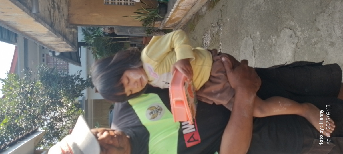 Distribusi pmt lokal ke balita blambangan(Dalem)