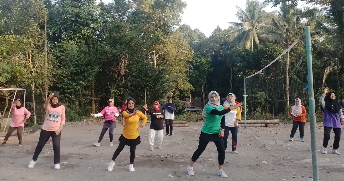 Instruktur senam di Dusun Guling Cangkringan(Dalem)