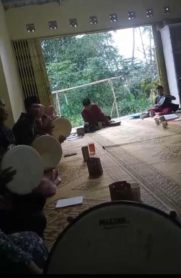 Latihan hadroh setiap hari minggu