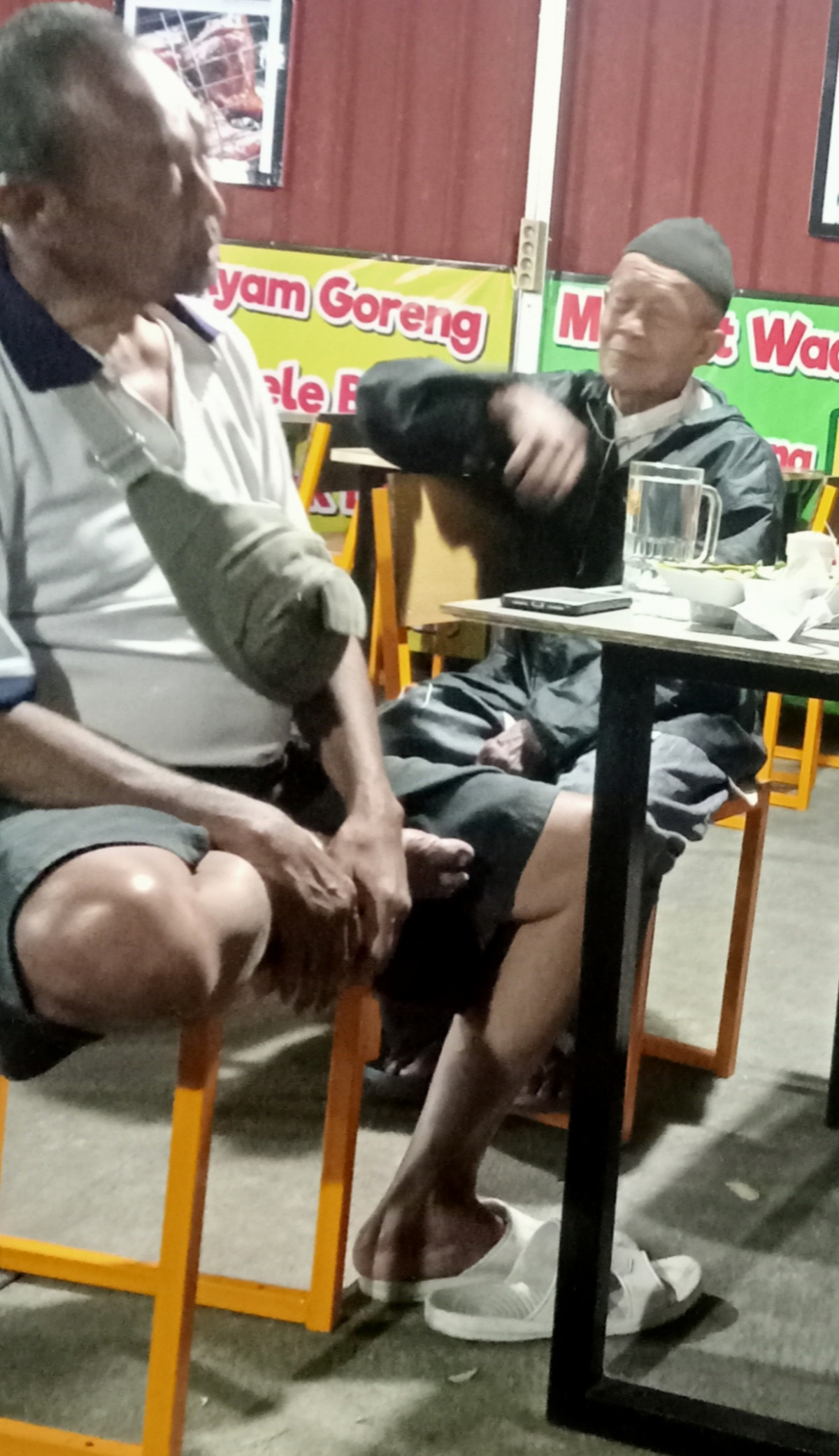 Diskusi keamanan kampung ( ngalian )