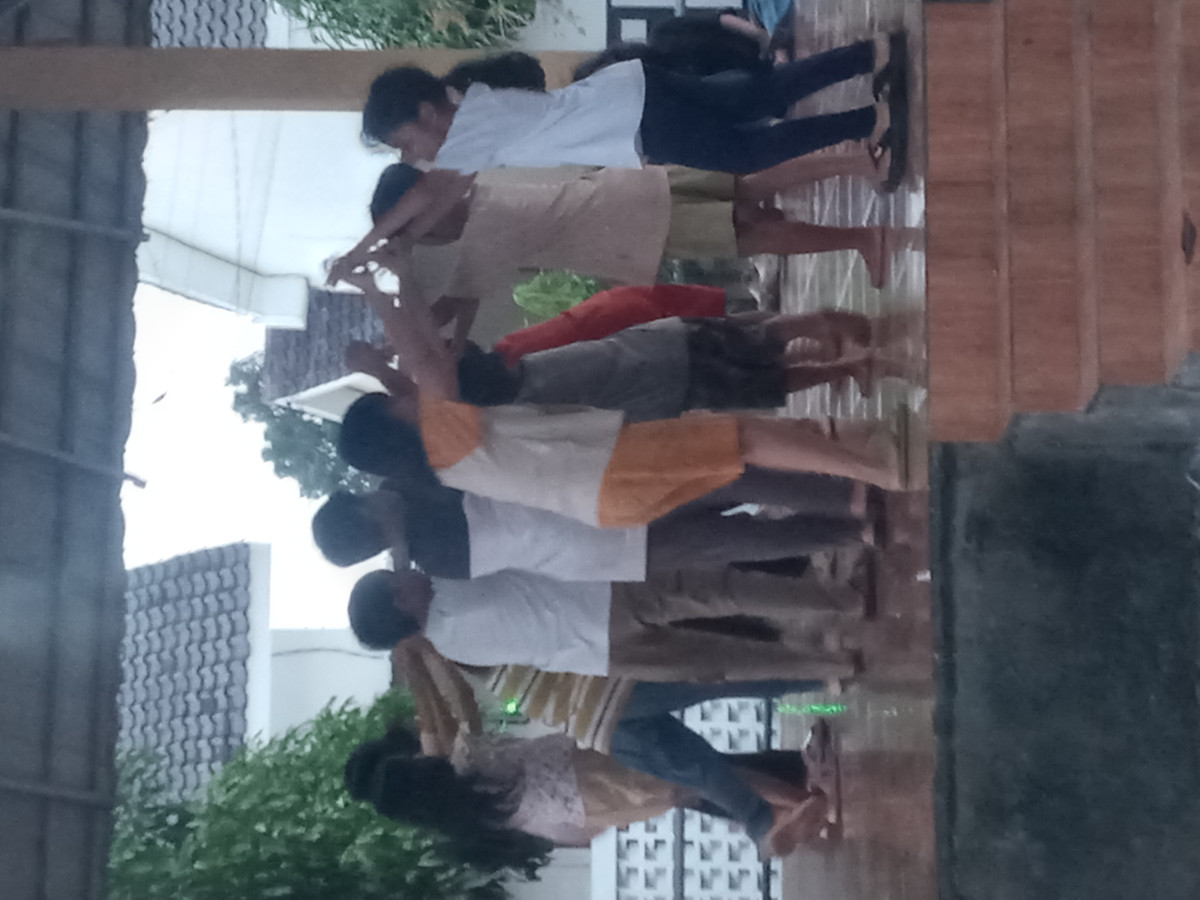 Latihan añak2 untuk pentas agustusan wahana praja