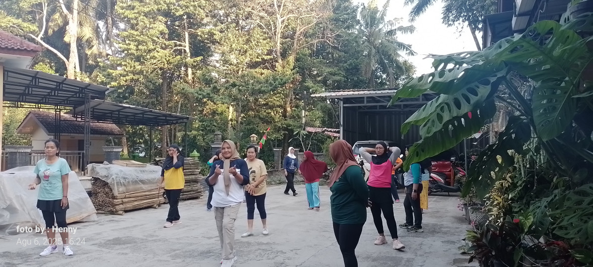 Instruktur senam di dusun Mudal Cangkringan(Dalem)