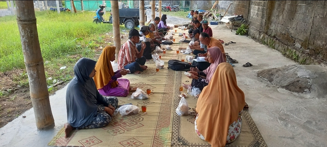 Pertemuan kelompok tani Lestari Kwadungan