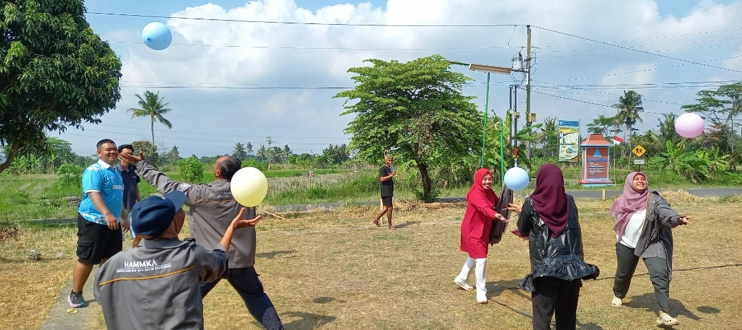 Lomba baju dan balon di dusun Kwadungan