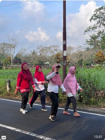 Peserta jalan sehat