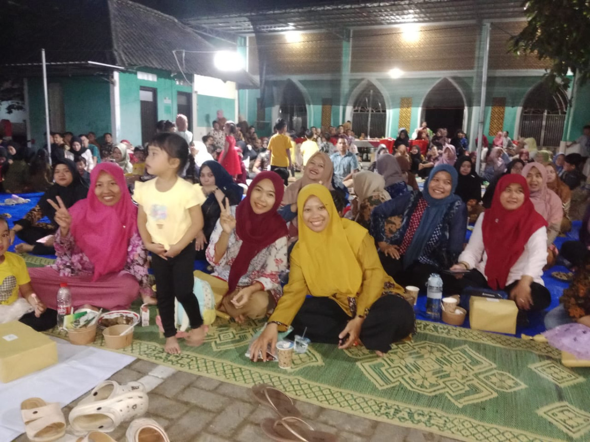 Malam tirakatan 17 agustus  warga wahana praja