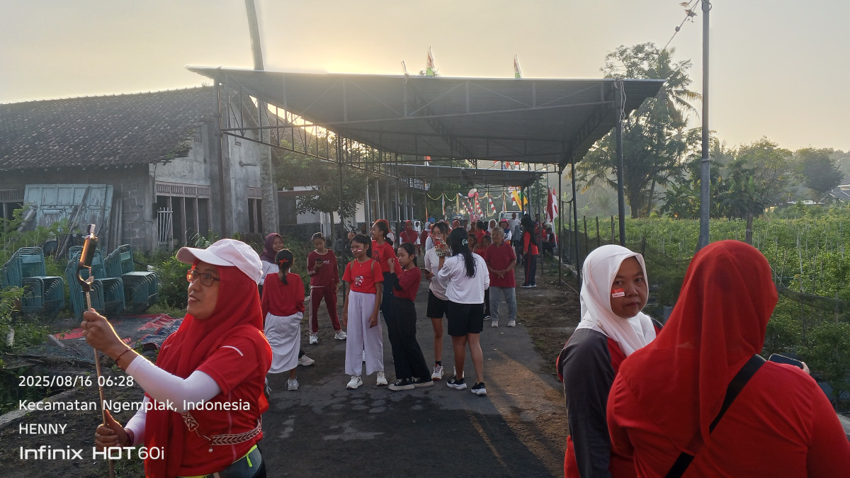 Instruktur senam HUT RI di jimat (Dalem)