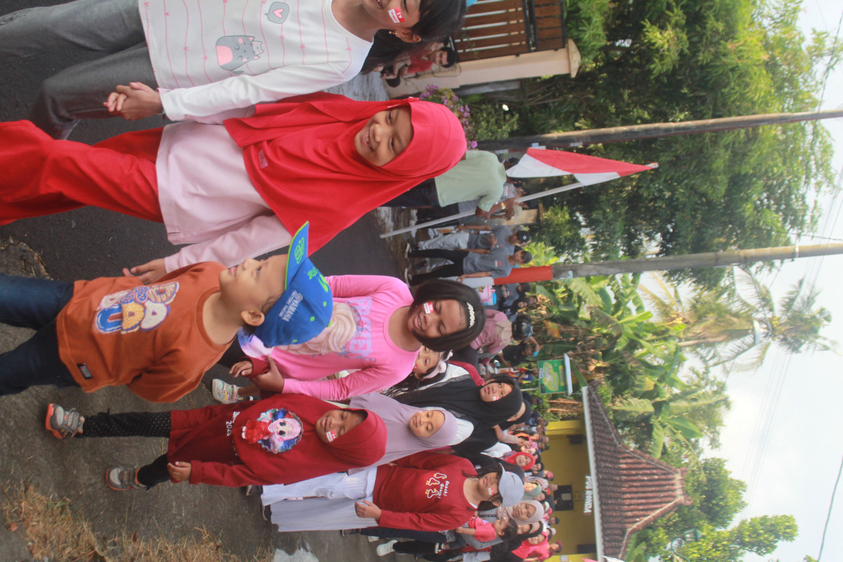 Jalan Sehat Dusun Banglen Menyambut HUT RI ke 80 Tahun 2025