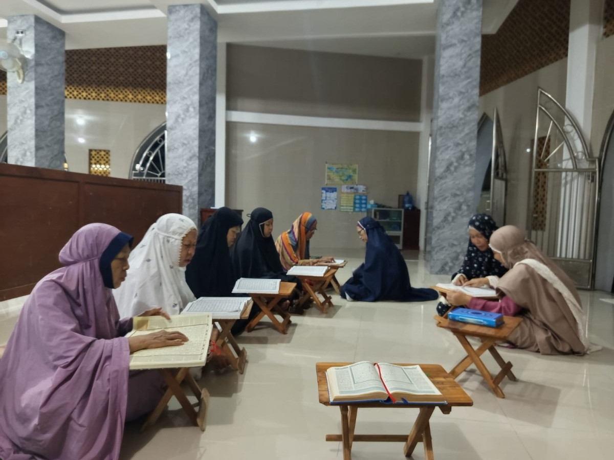 Kegiatan kerohanian ibu2  wahana praja