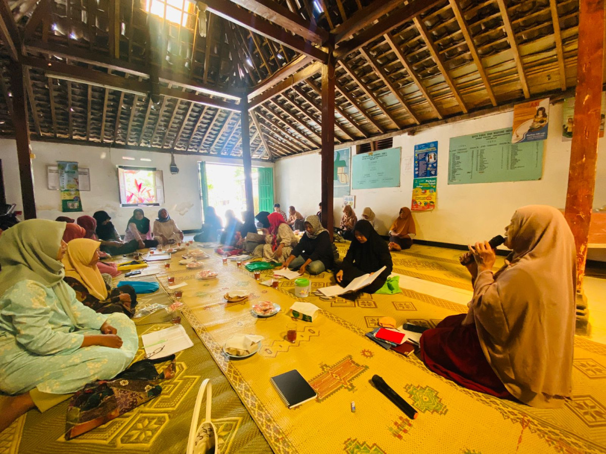 Pertemuan pkk padukuhan karang