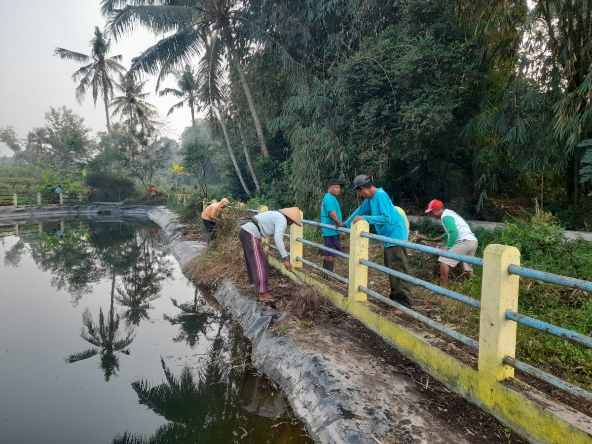 Kerja bakti warga Pondok 1